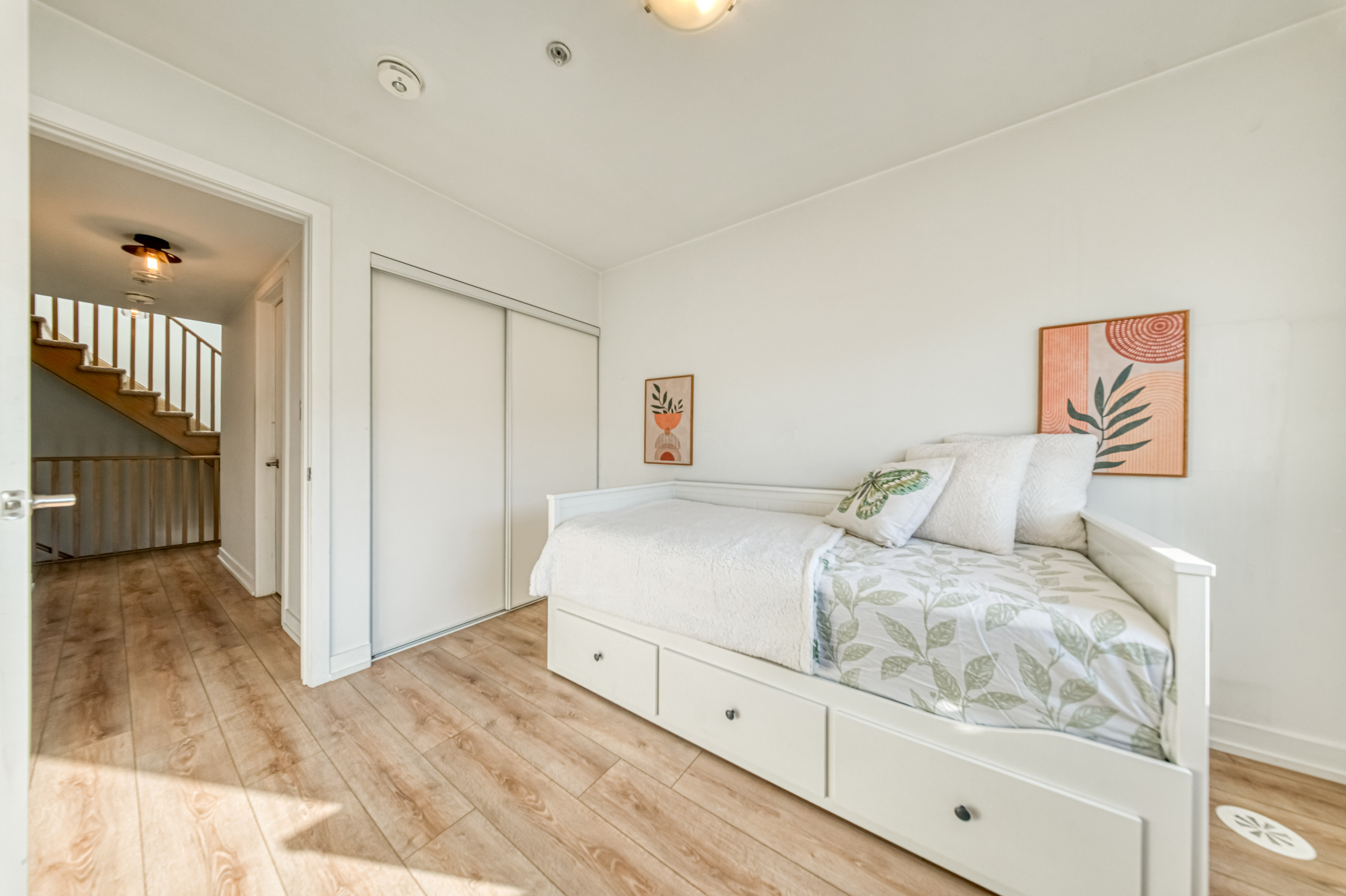 Bedroom & Closet